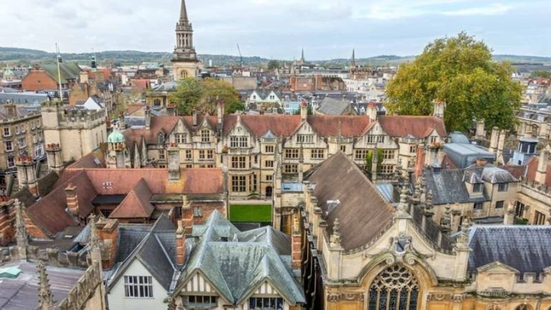 Emirates Airlines Oxford Office in England